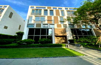 Townhouses for rent Bangkok : Luxury townhome for rent, Quarter 39 Sukhumvit 39, 4 bedrooms with private elevator.