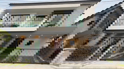 Available for rent! The City Bangna, A Single house with 2 storeys of 256 sq.m size. Fully Furnished ready to move in.