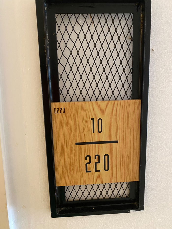 picture Ready to move in. Pool view, with washing machine. 6500 - 6/9