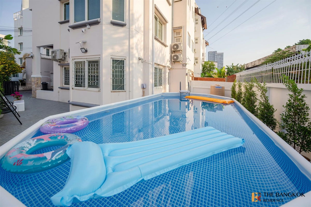 รูป  Bussarakam Place 🏡 ทาวน์โฮมพูลวิลล่า 4 ชั้น พร้อมสระว่ายน้ำ ใจกลางกรุงเทพ! 🤽🏻‍♂️  - รูปที่ 4/8