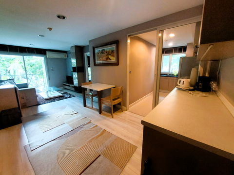 The Crest Sukhumvit 49, 1 Bed Large Room for Rent Near BTS Thong lo 700m. 