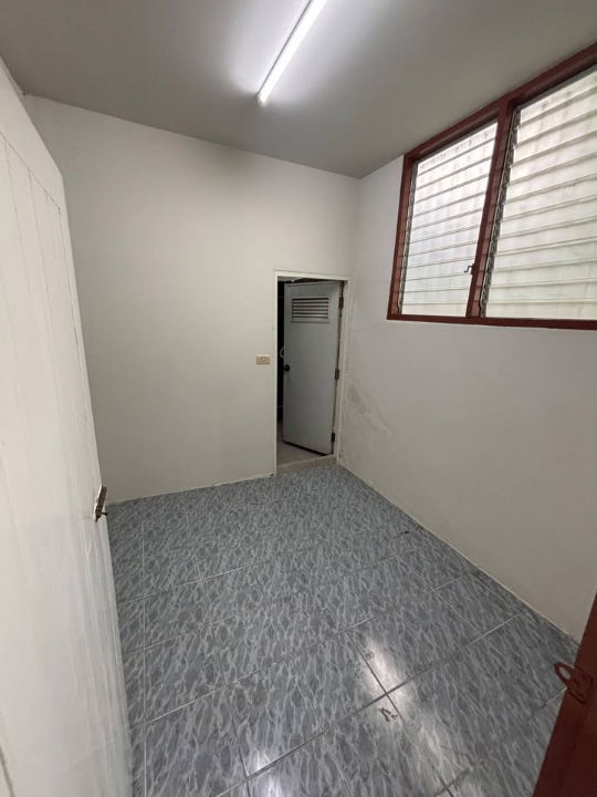 รูป RH122825 ให้เช่าบ้านทาวน์โฮม 3 ชั้น ซอยอ่อนนุช39 / ศรีนครินทร์ 24เดินไปสถานีรถไฟฟ้ากลันตัน10นาที (yellow line) - รูปที่ 13/23