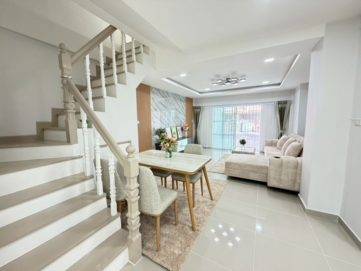 รูป ทาวน์เฮ้าส์ รีโนเวทใหม่ ทำเลดี หมู่บ้าน เคซี.รามอินทรา 4  ซ.หทัยราษฎร์ 39 ถ.หทัยราษฎร์ คลองสามวา  แถมเฟอร์นิเจอร์ พร้อมอยู่ - รูปที่ 9/21