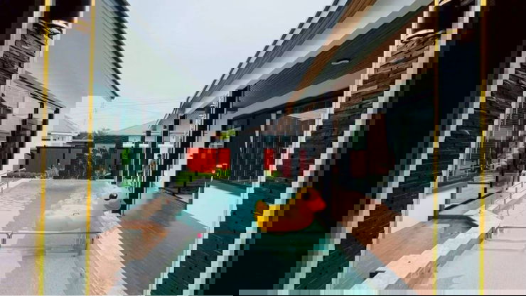 รูป 🌴 พูลวิลล่าหรู สไตล์ Modern Luxury พร้อมสระว่ายน้ำส่วนตัวกลางธรรมชาติ บนทำเลศักยภาพ “โป่ง” - รูปที่ 3/20