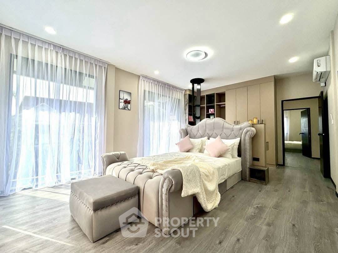 รูป บ้าน 5-ห้องนอน ที่ หมู่บ้าน คันทรี คลับ ใกล้ พัทยาตะวันออก (ID 2500396) - รูปที่ 7/8