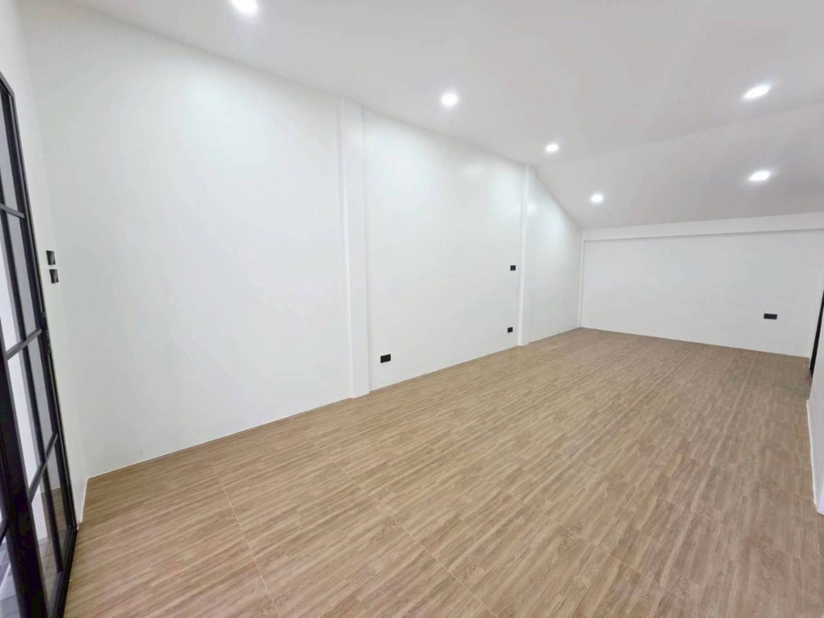 picture Suphamat Paklok Phuket WR-04103 - 6/12