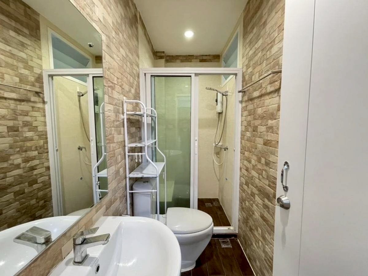 รูป LTH14010 – Townhouse for Rent | Ratchada | 180 sqm | 4 Beds 3 Baths | Near MRT Ratchada | 45K/Month | ทาวน์เฮ้าส์ให้เช่า รัชดา - รูปที่ 2/5