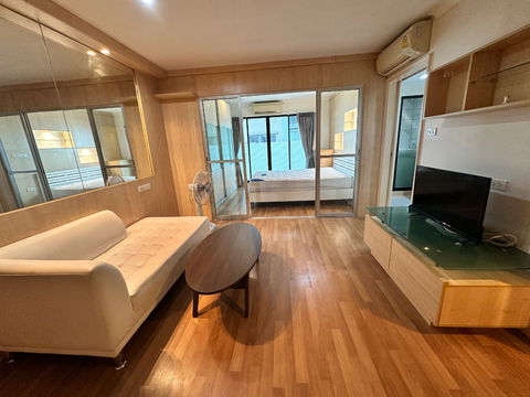 ให้เช่า 1 ห้องนอน ตึก C ชั้น 14 ขนาด 40 ตรม ราคา 9,000 บาท