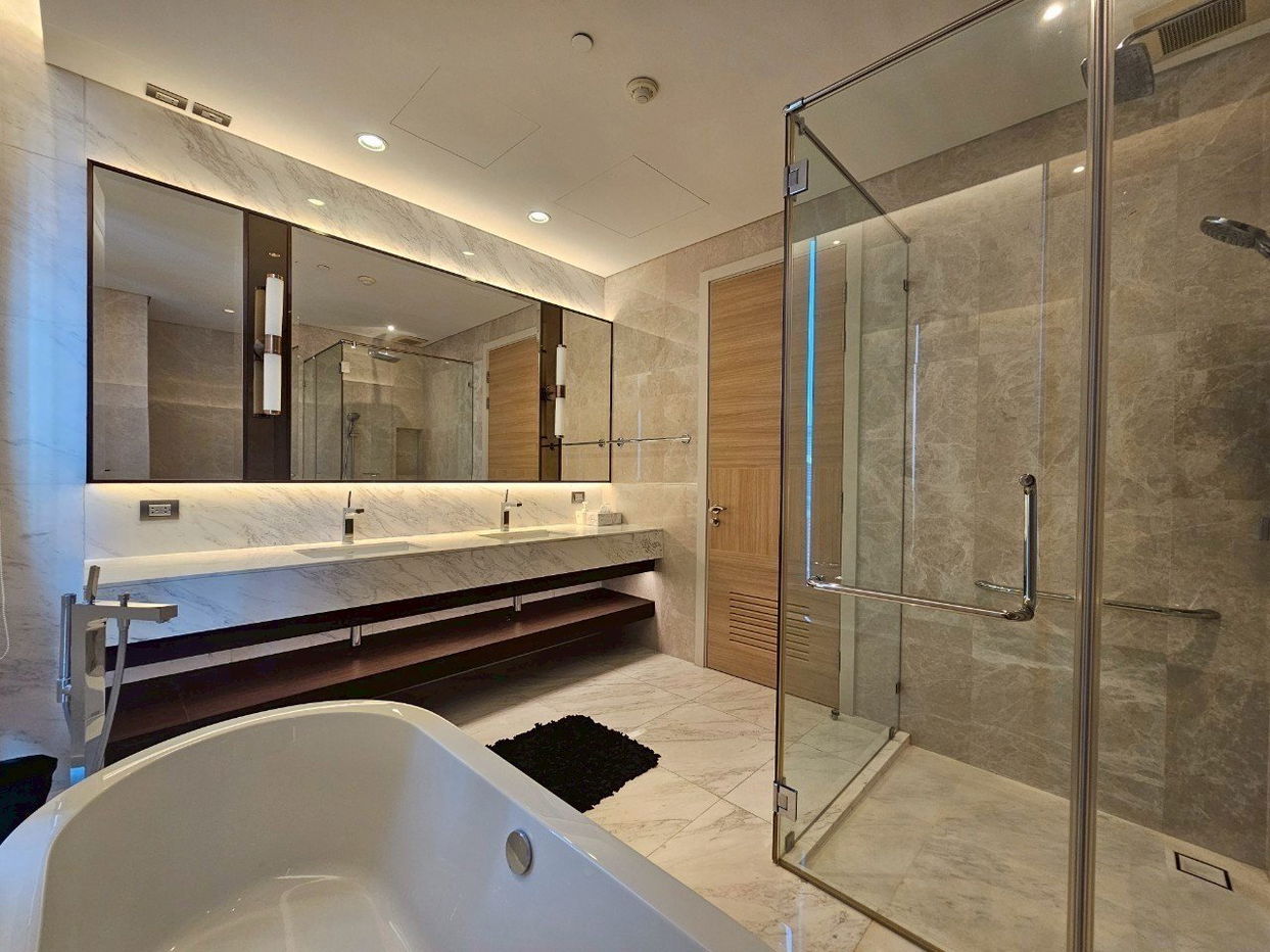 รูป LTHC13935 – Condo for Rent | Sindhorn Residence | 111 sqm | 2 Beds 2 Baths | Near BTS Chidlom | 150K/Month | คอนโดให้เช่า สินธร เรสซิเดนซ์ - รูปที่ 3/10