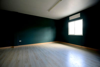 อาคารพาณิชย์ให้เช่า : อาคารพาณิชย์ 2 คูหา ห้องมุม หน้าโรงแรม 4 ดาว ทางไปสนามช้าง