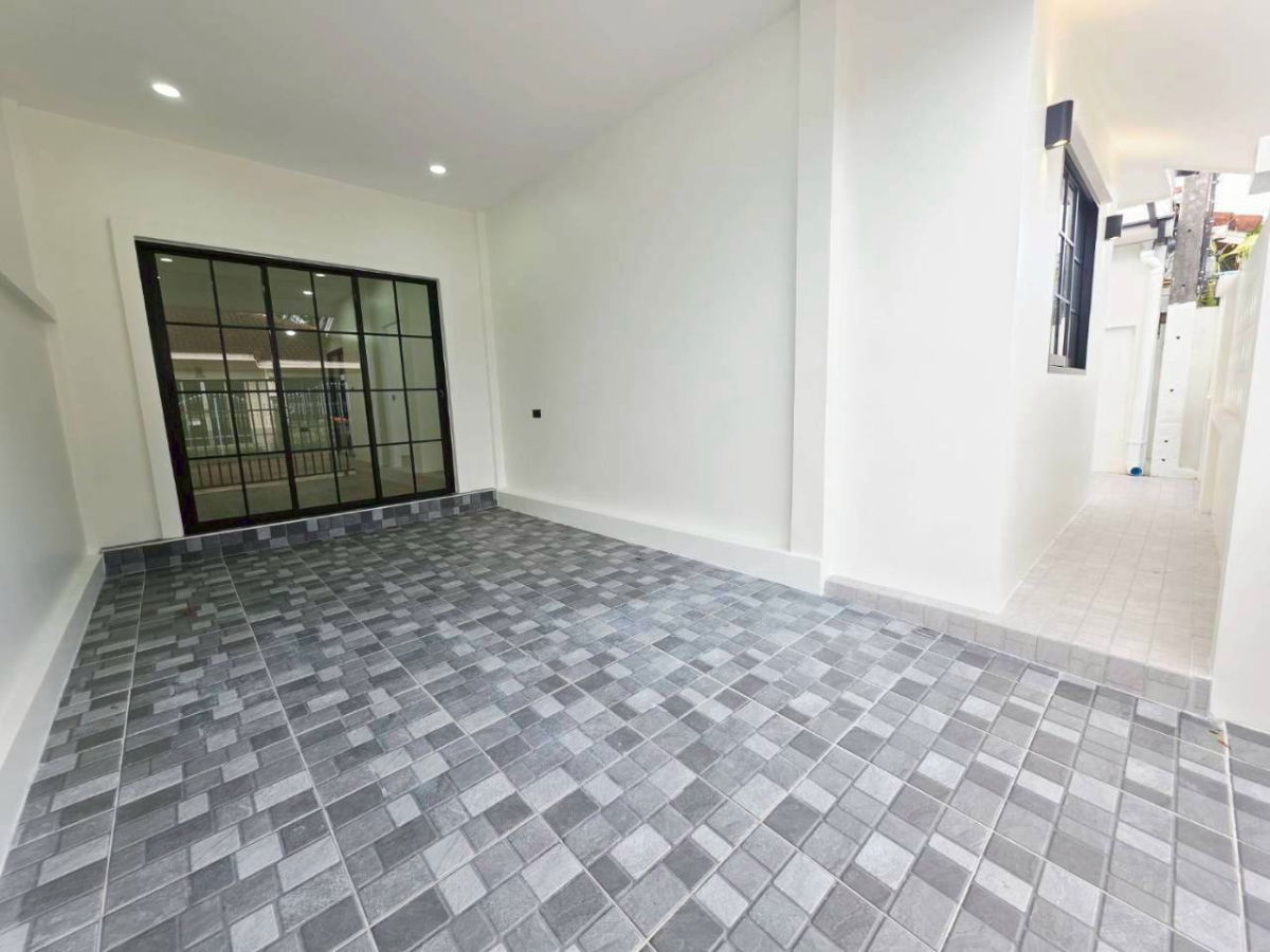 picture Suphamat Paklok Phuket WR-04103 - 10/12