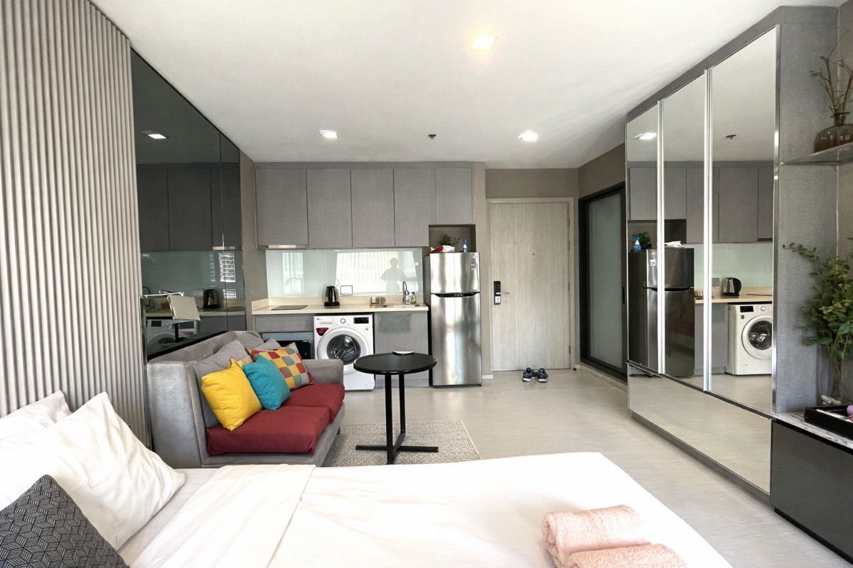 picture Rhythm Sukhumvit 36-38 fully furnished 5 minutes walk from BTS Thonglor - 2/6