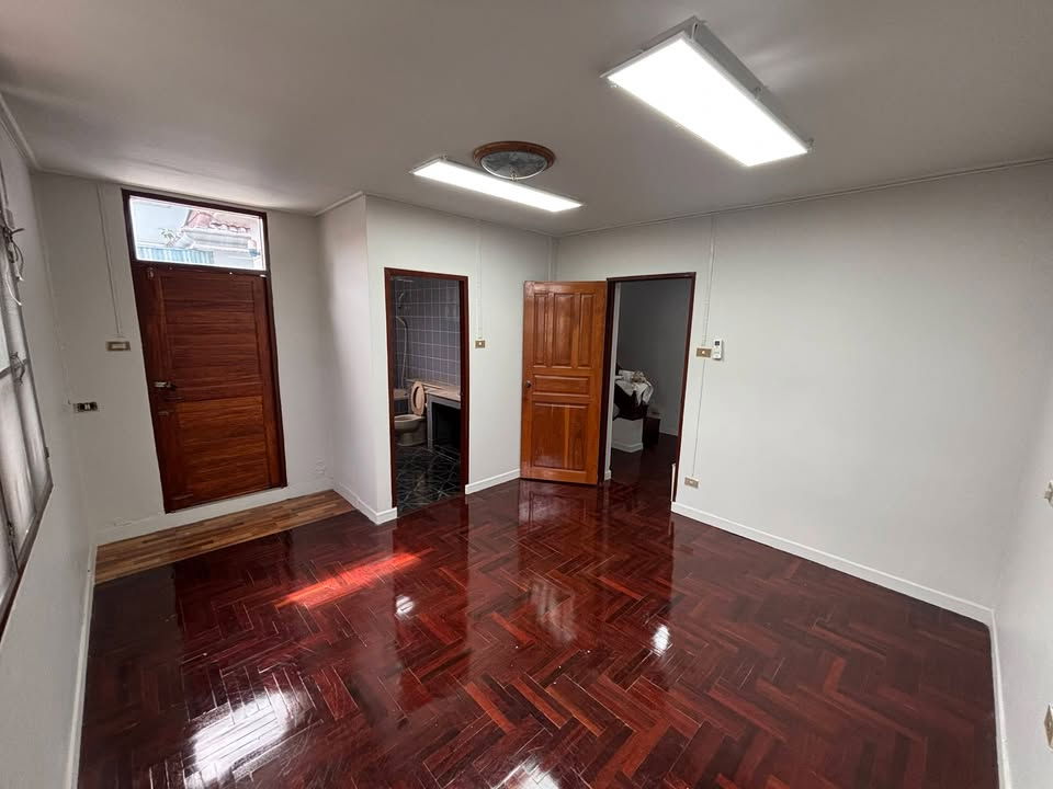 รูป RH122825 ให้เช่าบ้านทาวน์โฮม 3 ชั้น ซอยอ่อนนุช39 / ศรีนครินทร์ 24เดินไปสถานีรถไฟฟ้ากลันตัน10นาที (yellow line) - รูปที่ 21/23