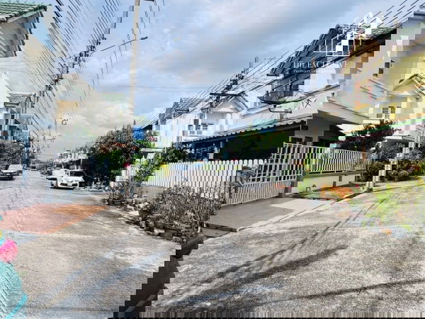 รูป 🚨 **ขายด่วน! ดีลนี้ไม่ได้มาบ่อยๆ พลาดแล้วจะเสียใจ!** 🚨ใกล้ Central Westgate แต่ราคาเหมือนได้เปล่า? หมู่บ้านลดาสิริ Listing : 93177 - รูปที่ 5/6