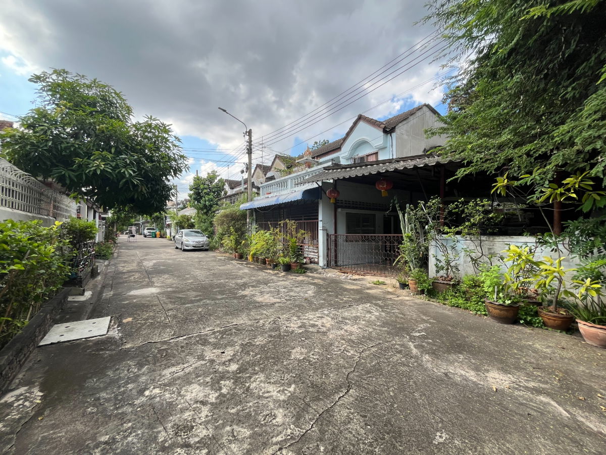 รูป ขายที่ดินพร้อม ทาวน์เฮ้าส์ 2 ชั้นหลังมุม 50 ตรว.ซอยอินทามระ 43 แขวงรัชดาภิเษกรัชดาภิเษก เขตดินแดง กรุงเทพฯ ราคา 9,999,000 บาท - รูปที่ 5/10