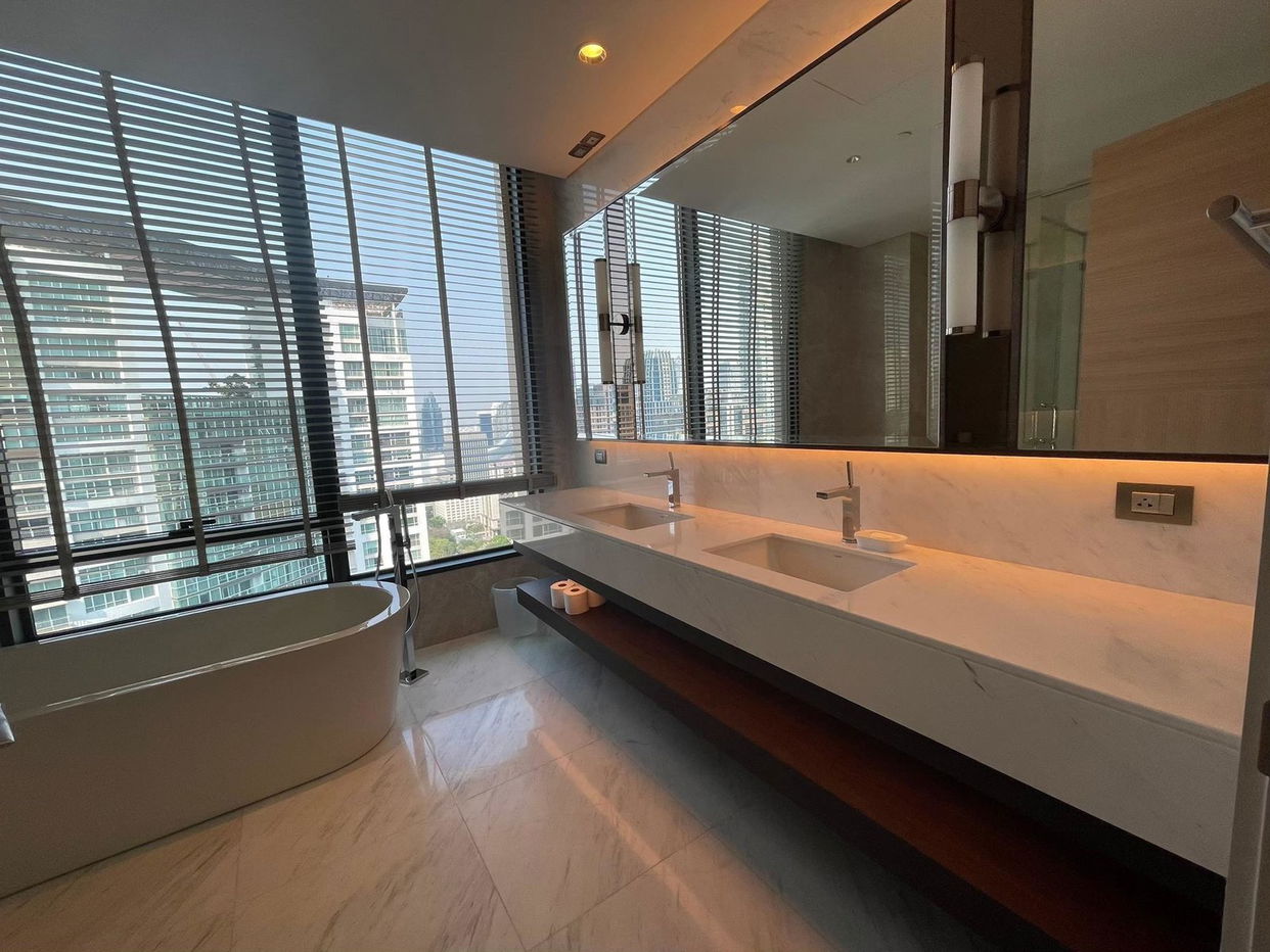 picture LTHC13934 – Condo for Rent | Sindhorn Residence | 111 sqm | 2 Beds 2 Baths | Near BTS Chidlom | 150K/Month | คอนโดให้เช่า สินธร เรสซิเดนซ์ - 4/9