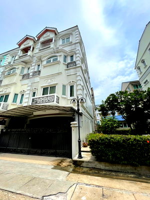 Townhouses for rent Yan Nawa : Golden Home Park Ville Phase 1 