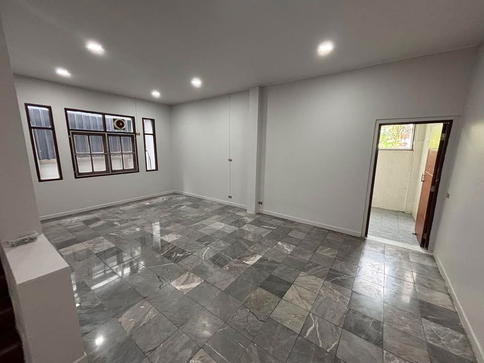 รูป RH122825 ให้เช่าบ้านทาวน์โฮม 3 ชั้น ซอยอ่อนนุช39 / ศรีนครินทร์ 24เดินไปสถานีรถไฟฟ้ากลันตัน10นาที (yellow line) - รูปที่ 6/23