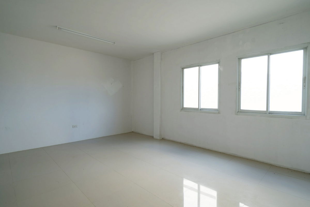 รูป อาคารพาณิชย์ 2 คูหา หน้าโรงแรม 4 ดาว ทางไปสนามช้าง - รูปที่ 8/11