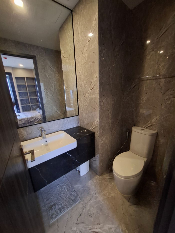 picture Hotel-Style Luxury: City View & Valuables Display Drawer in Asoke - 12/20