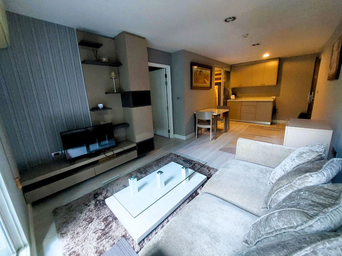 รูป The Crest Sukhumvit 49, 1 Bed Large Room for Rent Near BTS Thong lo 700m.  - รูปที่ 2/6