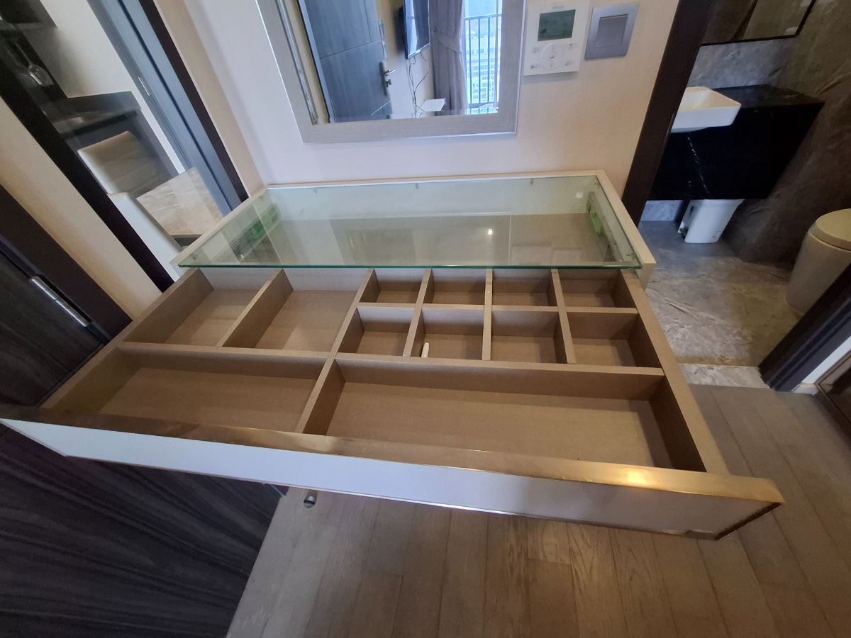 picture Hotel-Style Luxury: City View & Valuables Display Drawer in Asoke - 10/20