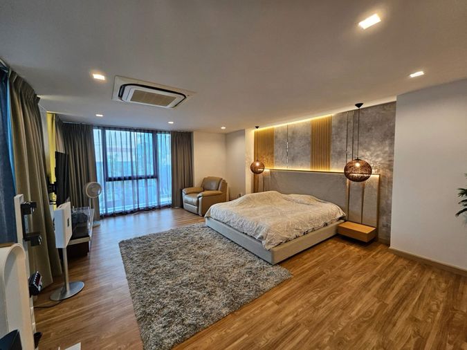 ให้เช่าโฮมออฟฟิศ 3 ห้องนอน 385 ตร.ม. 49.5 ตร.ว. แกลม แกลมเมอรัส ลีฟวิ่ง ลาดพร้าว