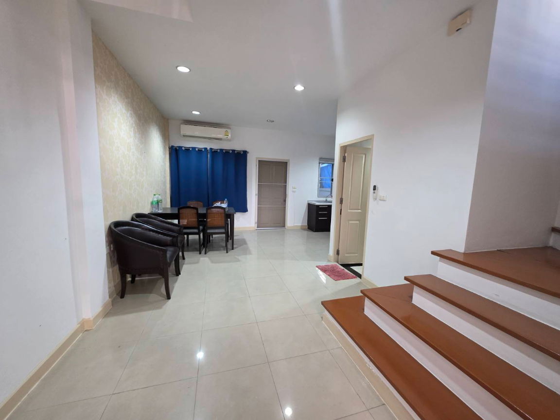 รูป ให้เช่าถูก! ทาวน์โฮมบ้านกลางเมือง บริติชทาวน์ ติด MRTศรีลาซาล150เมตร - รูปที่ 2/10