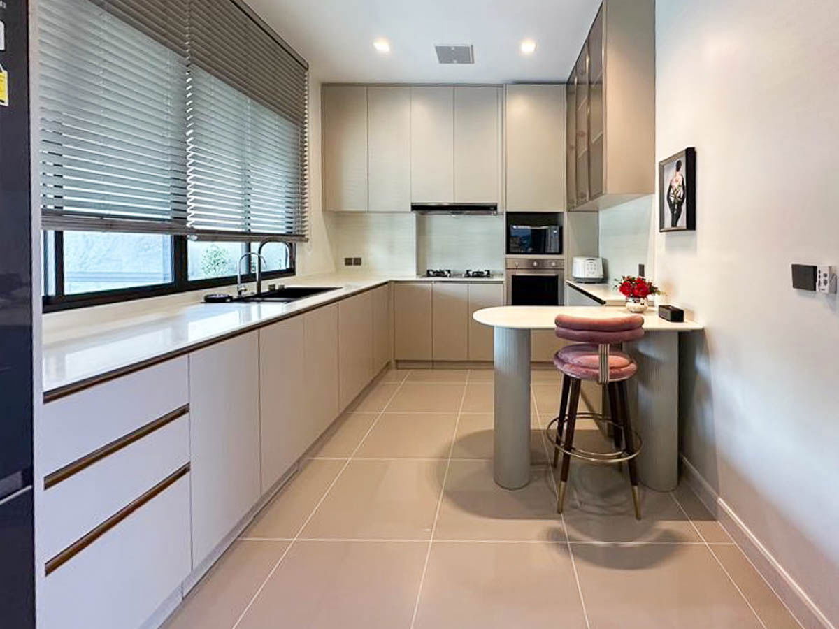 รูป ให้เช่า บ้าน Grand Bangkok Boulevard กรุงเทพกรีฑา บ้านเดี่ยว 5 ห้องนอน 127 ตรว 604 ตรม ตกแต่งสวยงาม เฟอร์นิเจอร์ และเครื่องใช้ไฟฟ้าครบ : MF25R-005 - รูปที่ 11/14