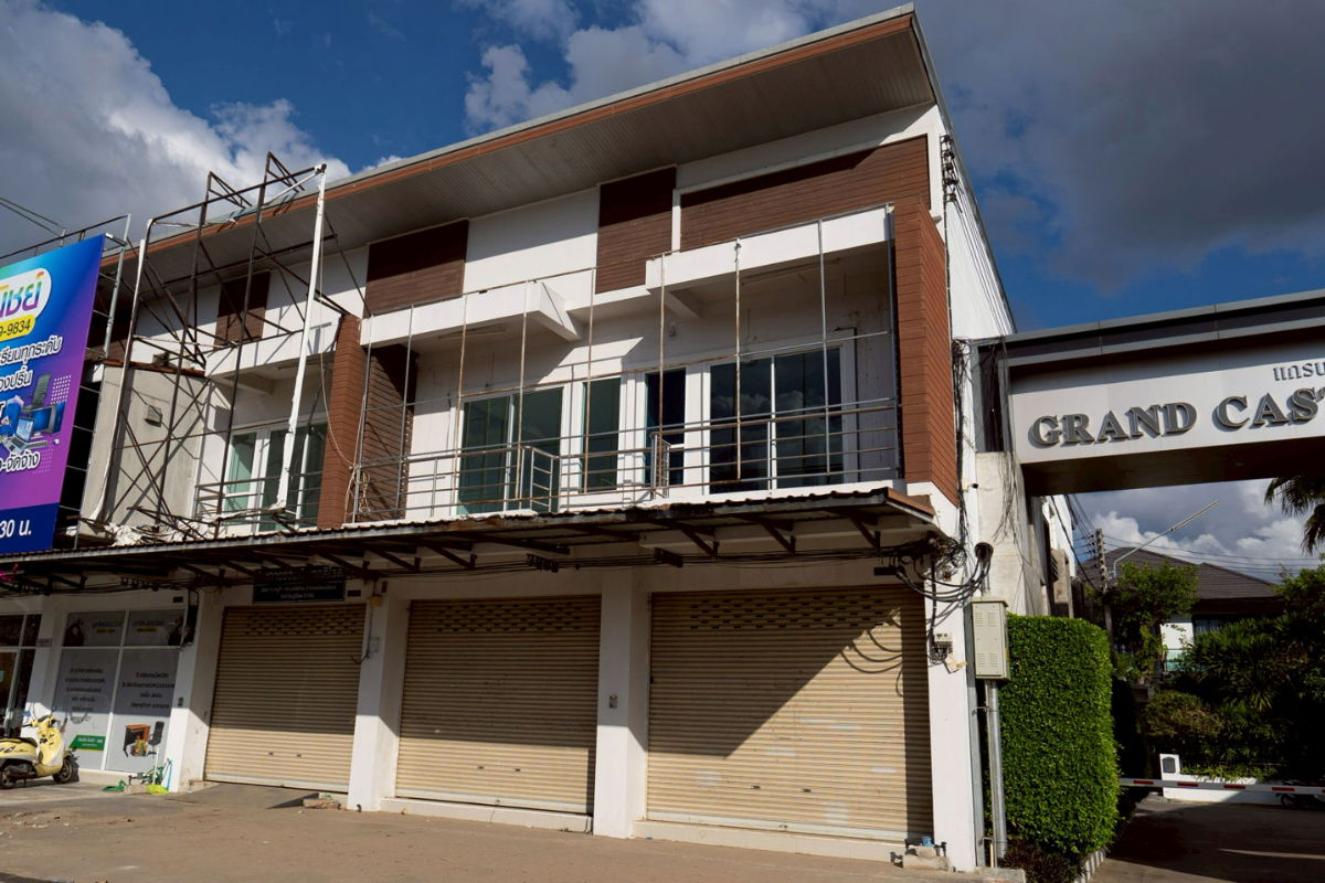 รูป อาคารพาณิชย์ 2 คูหา ห้องมุม หน้าโรงแรม 4 ดาว ทางไปสนามช้าง - รูปที่ 10/12