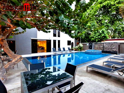 Apartment building for sale Chonburi : KT0075📲LineID @556ryccg🌅Hotel in Phratamnak Hill🛏️24 rooms🏊Swimming pool🍻Bar🚗Parking near🏖️YinYom Beach& Walking street👯