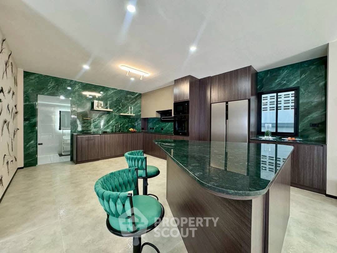 รูป บ้าน 5-ห้องนอน ที่ หมู่บ้าน คันทรี คลับ ใกล้ พัทยาตะวันออก (ID 2500396) - รูปที่ 4/8