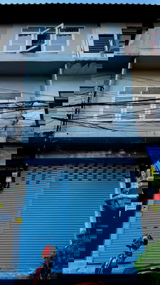 Shophouses for rent Sukhumvit Road : 🏠 Accommodation near Ramkhamhaeng Airport Link, located on a main road (Pattanakarn, Ramkhamhaeng). Quiet and private atmosphere.