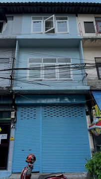 🏠 Accommodation near Ramkhamhaeng Airport Link, located on a main road (Pattanakarn, Ramkhamhaeng). Quiet and private atmosphere.