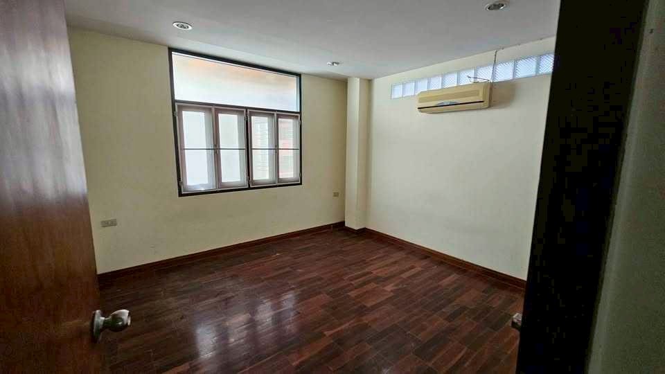 รูป LTHC13964 – House for Rent | Sukhumvit 20 | 400 sqm | 7 Beds 4 Baths | Near BTS Asoke | 120K/Month | บ้านให้เช่า สุขุมวิท 20 - รูปที่ 1/11