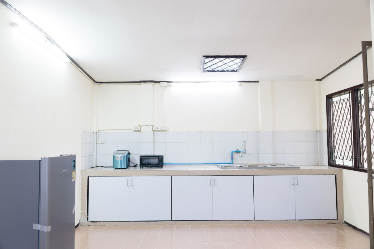 รูป เช่า ให้เช่า ปล่อยเช่า ทาวน์โฮม 2 ชั้น ห้วยขวาง ประชาราษฎร์บำเพ็ญ ซอย 20 แยก 6 ราคาถูก ไม่เกิน 40,000 บาท สนใจ Line: @951qfbfi - รูปที่ 13/20