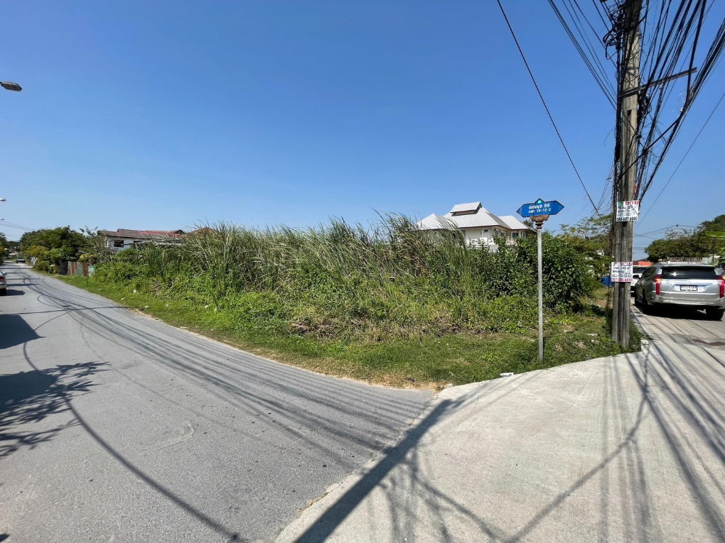 รูป CALL0949966698 ขายที่ดิน อ่อนนุช 66 แยก 19-2 ทิศใต้ทำเลทอง 176 ตรว เหมาะสำหรับปลูกบ้าน ทำธุรกิจ สปา เสริมสวย โฮมออฟฟืค (ยังไม่ได้ถมที่ราคาต่อรองได้) - รูปที่ 9/9