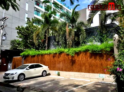 Apartment building for sale Chonburi : KT0075📲LineID @556ryccg🌅Hotel in Phratamnak Hill🛏️24 rooms🏊Swimming pool🍻Bar🚗Parking near🏖️YinYom Beach& Walking street👯