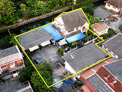 Houses for sale Lat Pla Khao Road : Detached house for sale in Phet Hathai Village community, on over 288 square wah of land, with a usable area of ​​427 square meters.