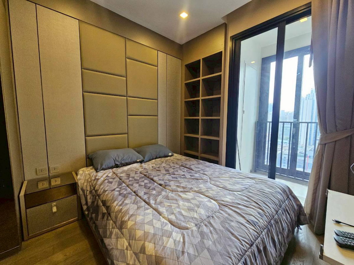 picture Hotel-Style Luxury: City View & Valuables Display Drawer in Asoke - 7/20