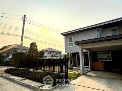 Houses for rent Ruamrudee International School Early Years Campus : 3-BR House at Chaiyaphruek Ramindra Expressway-Chatuchot in Sam Wa Tawan Tok (ID 2502162)