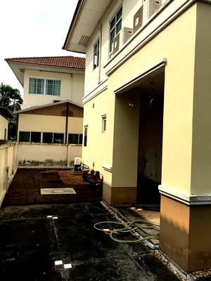 Houses for rent Ratchaphruek Road : Two-story detached house for rent in Saransiri Ratchaphruek-Chaengwattana Village, located in Soi 8.