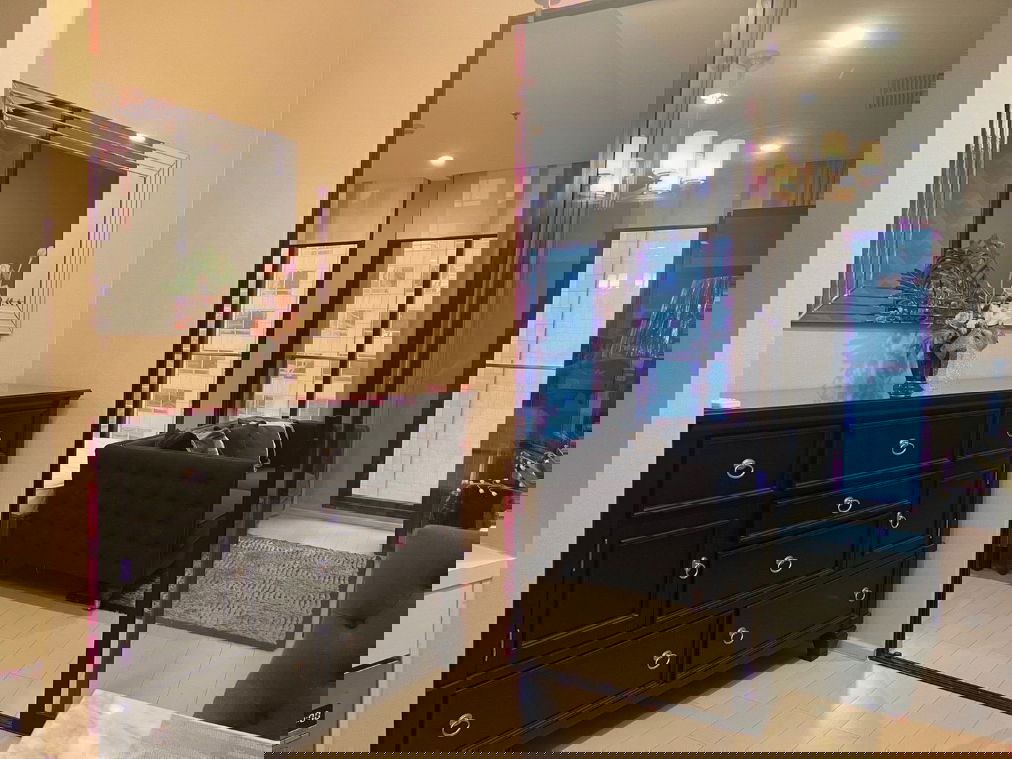 รูป 🟠ปล่อยขายคอนโดพร้อมผู้เช่า - 1 ห้องนอน 45 ตร.ม. ที่ Noble Ploenchit - รูปที่ 4/8