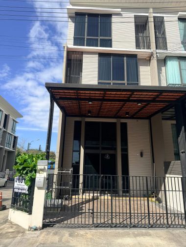 3-bed townhouse for rent, 195 sqm, 20 sq wah, Patio Phatthanakan 32