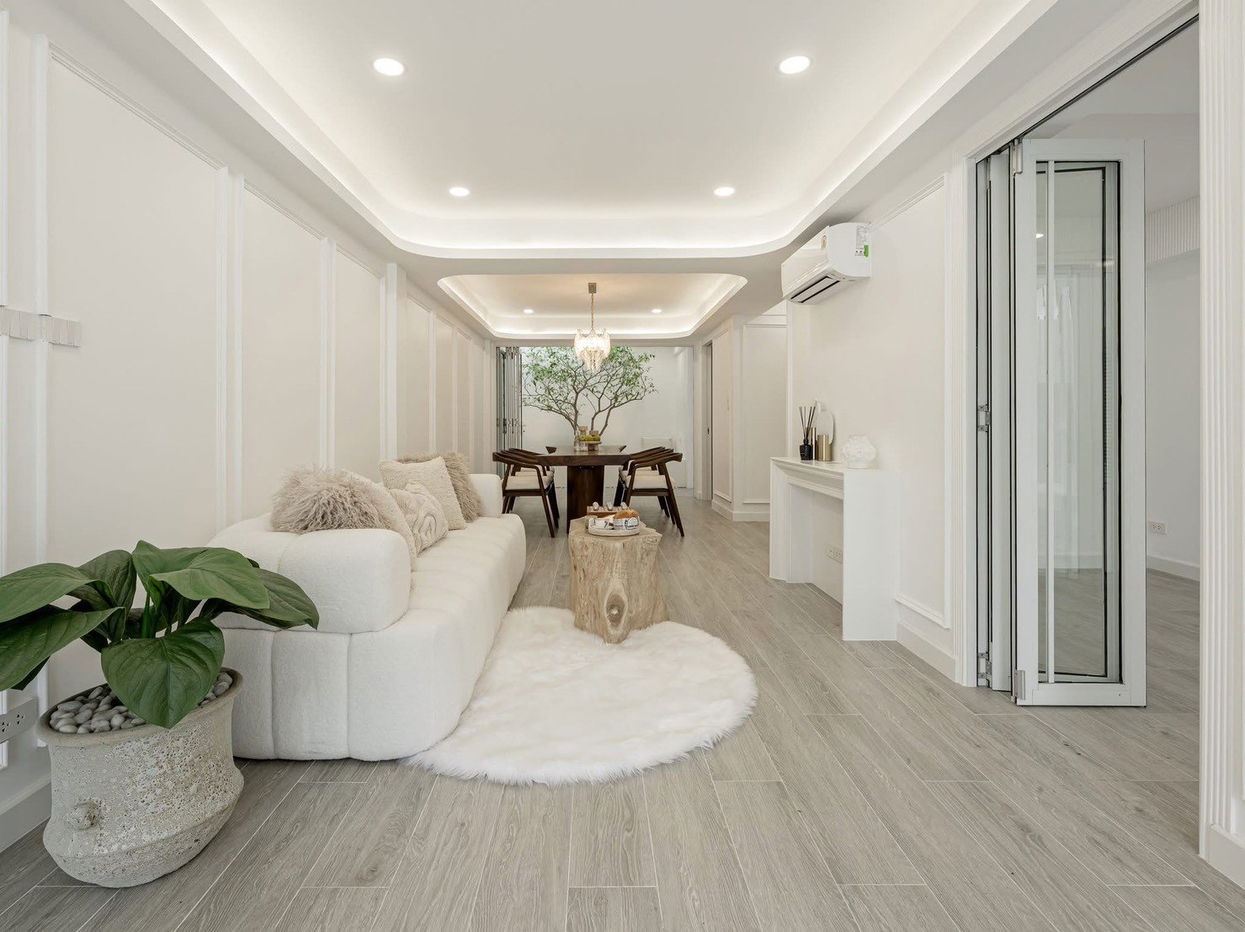 รูป LTH13939 – Townhouse for Sale | Sukhumvit 71 | 250 sqm | 4 Beds 4 Baths | Near BTS Phra Khanong | 15.9 MB | ทาวน์โฮมขาย สุขุมวิท 71 - รูปที่ 2/8