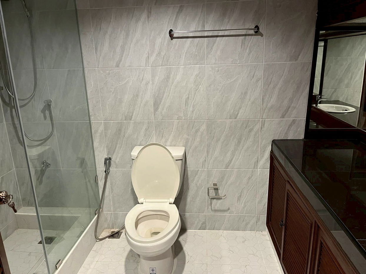 รูป LTH13748 – House for Rent | Sathorn Area | 400 sqm | 5 Beds 5 Baths | Near MRT Sathorn | 89K/Month | บ้านให้เช่า สาทร - รูปที่ 9/10