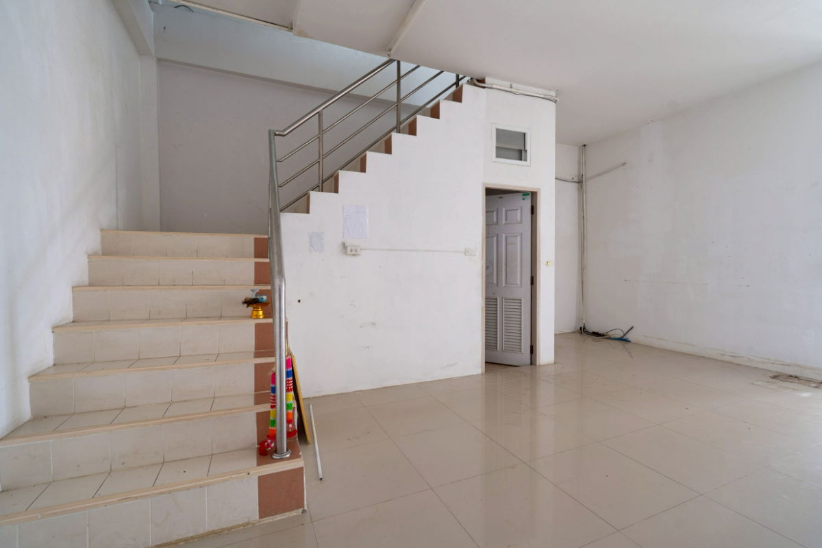 รูป อาคารพาณิชย์ 2 คูหา หน้าโรงแรม 4 ดาว ทางไปสนามช้าง - รูปที่ 5/11