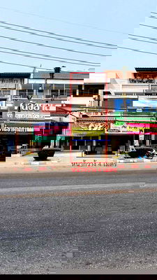 ขายอาคารพาณิชย์ : ขายตึก 3 ชั้นครึ่ง 1 คูหา มีพื้นที่ด้านหลังให้ใช้สอยเยอะ ติดริมถนนใหญ่สายหลัก ในชุมชนเขตเทศบาลโพธิ์ทอง ต.อ่างแก้ว อ.โพธิ์ทอง จ.อ่างทอง  