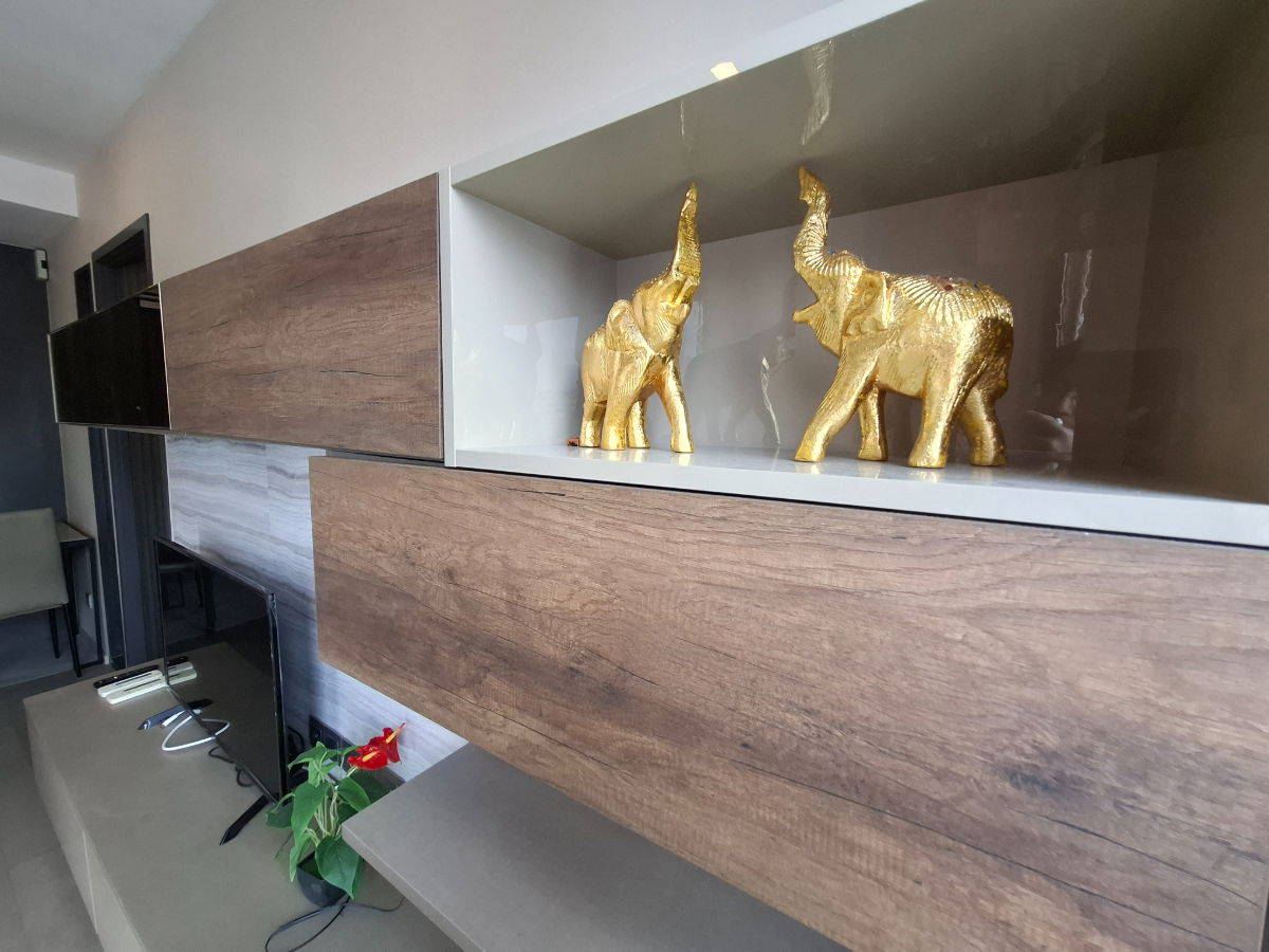 picture Hotel-Style Luxury: City View & Valuables Display Drawer in Asoke - 1/20