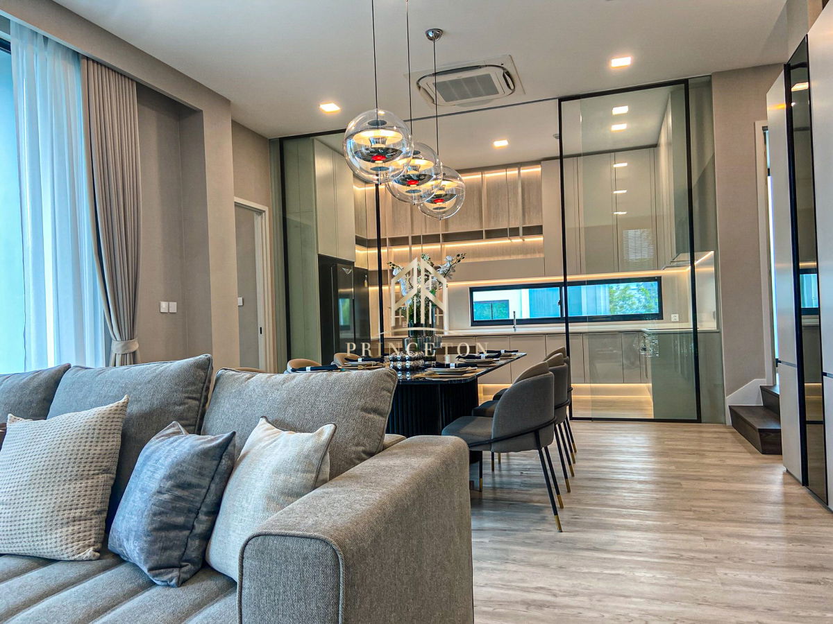 รูป ขายด่วนพร้อมผู้เช่าบ้านหรู วีเว่ กรุงเทพกรีฑา ติดโรงเรียน Wellington 4 ห้องนอน แปลงมุม  - รูปที่ 9/47